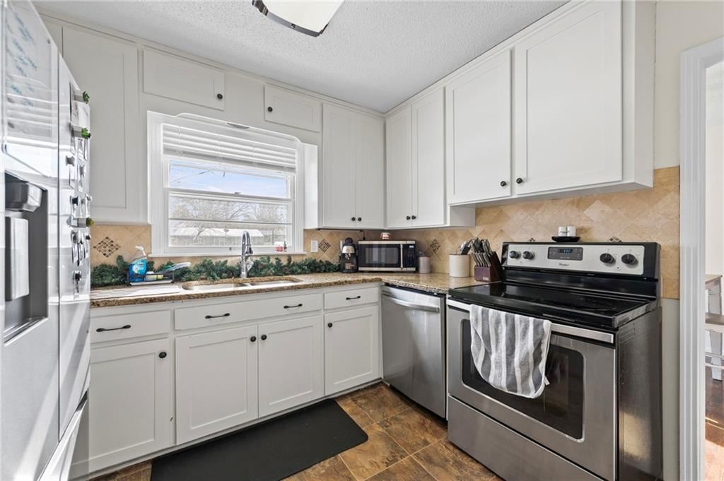 407 NE 61st Terrace — photo 9