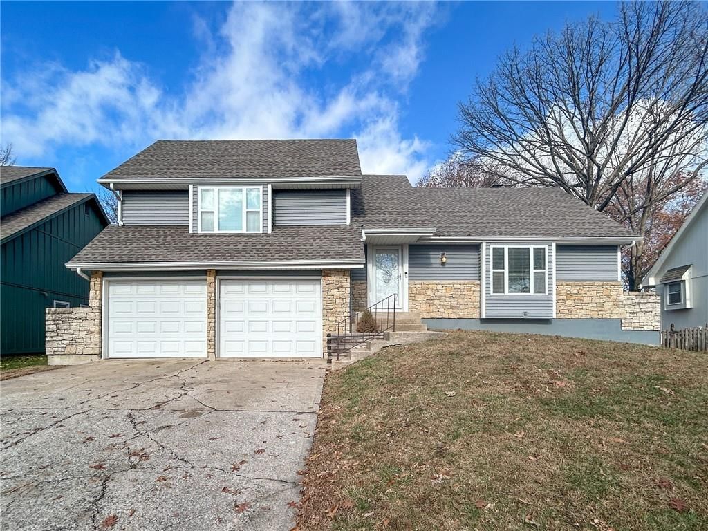 732 SW Raintree Drive, Lee's Summit, MO