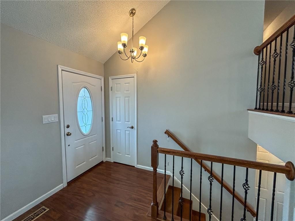 732 SW Raintree Drive — photo 2