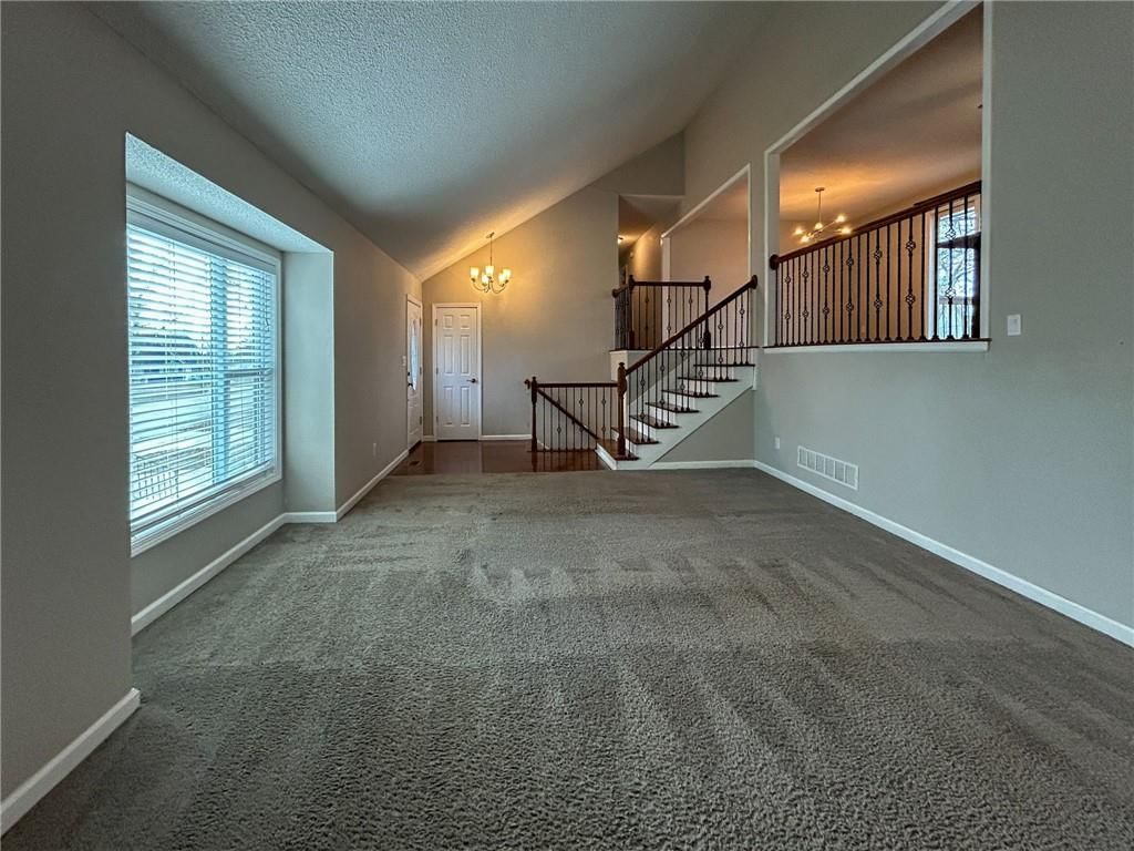 732 SW Raintree Drive — photo 3
