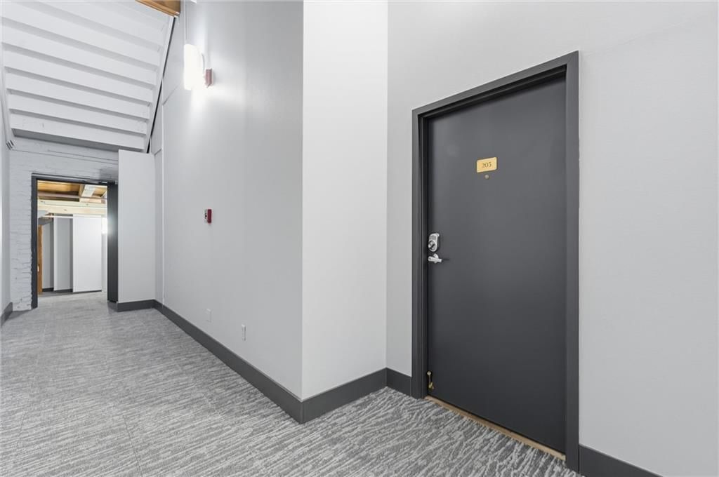 306 W 7 Street — photo 3