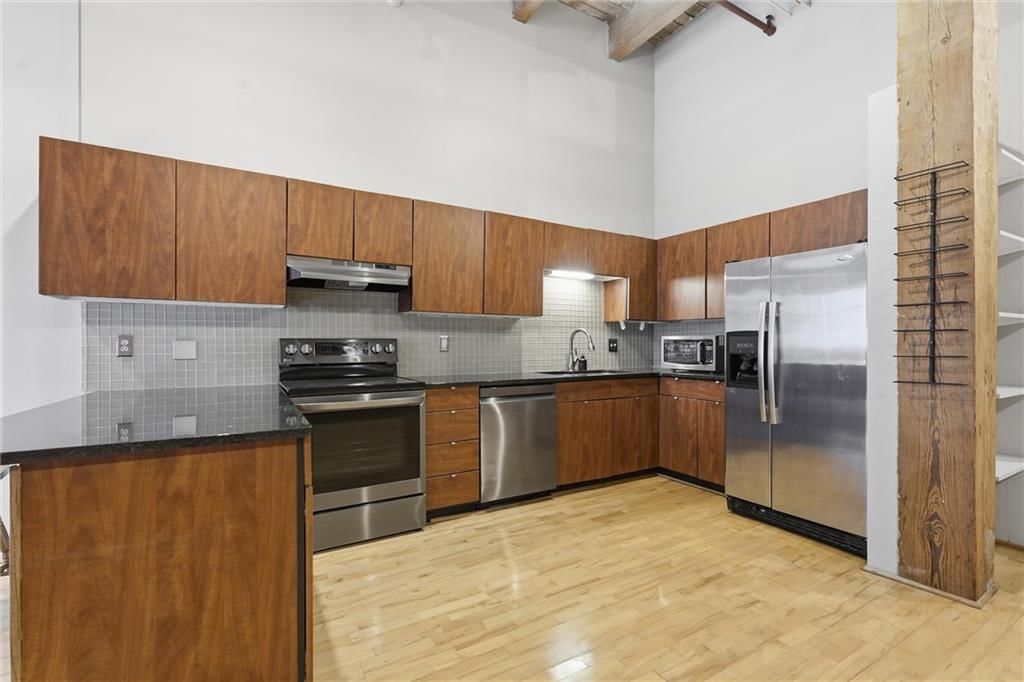 306 W 7 Street — photo 12