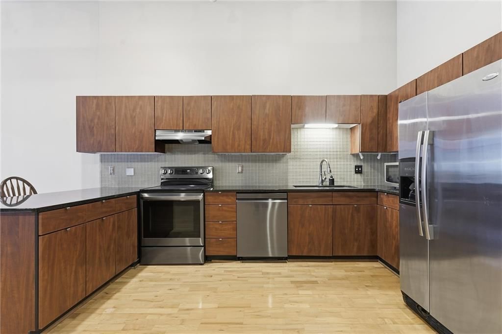 306 W 7 Street — photo 13
