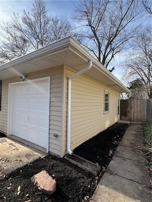 9744 Wallace Avenue — photo 18