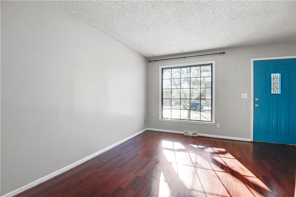 1610 E Elm Terrace — photo 2