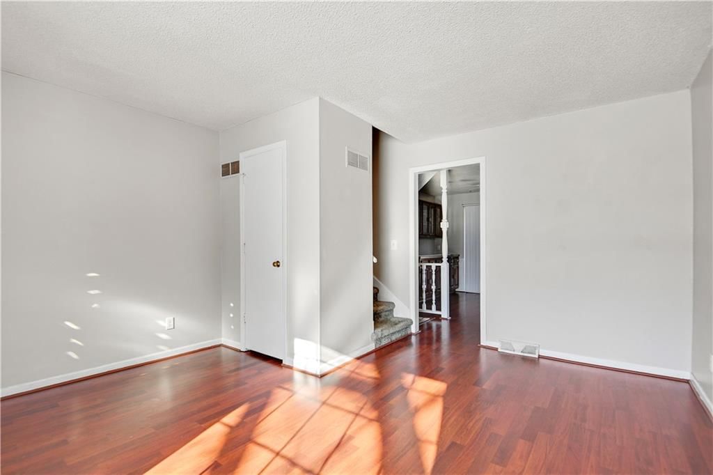 1610 E Elm Terrace — photo 4