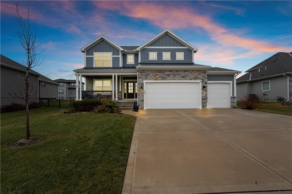 334 NW Ambersham Drive, Lee's Summit, MO