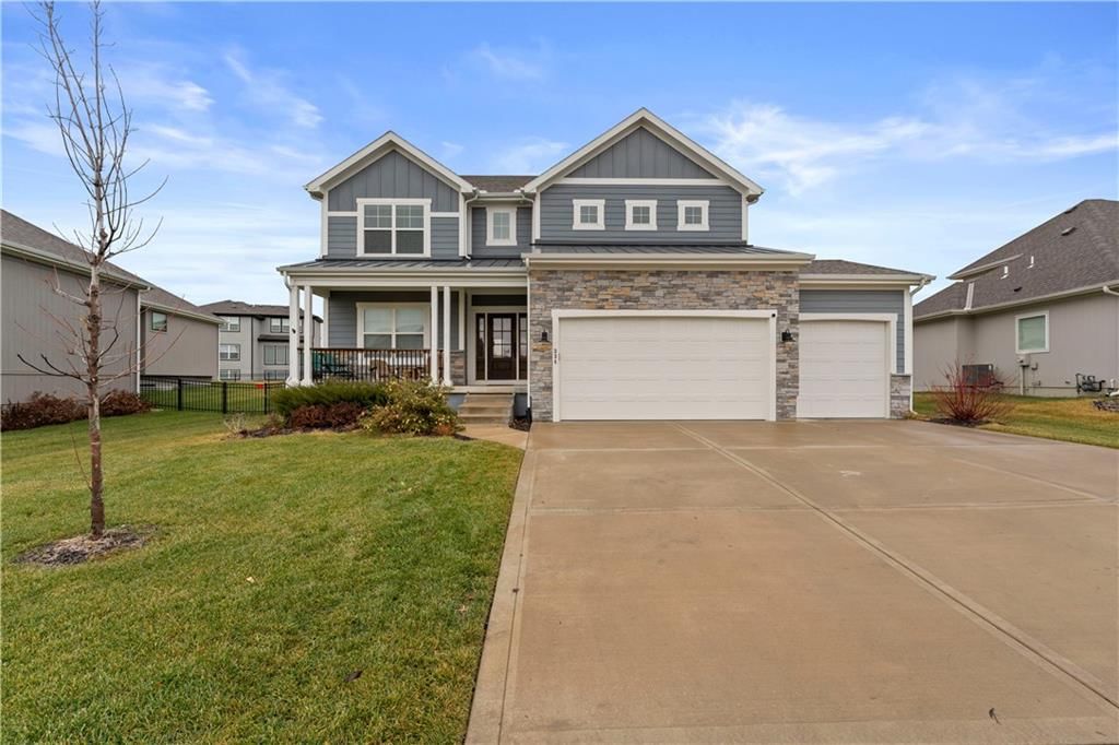 334 NW Ambersham Drive — photo 2
