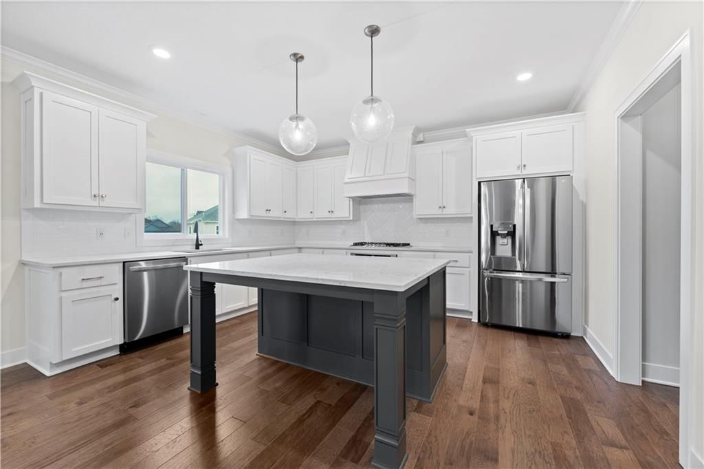 334 NW Ambersham Drive — photo 3