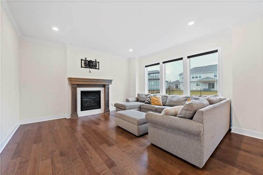 334 NW Ambersham Drive — photo 4