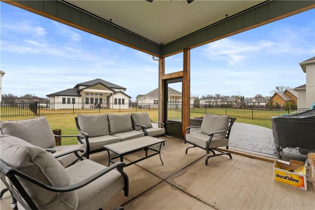 334 NW Ambersham Drive — photo 40