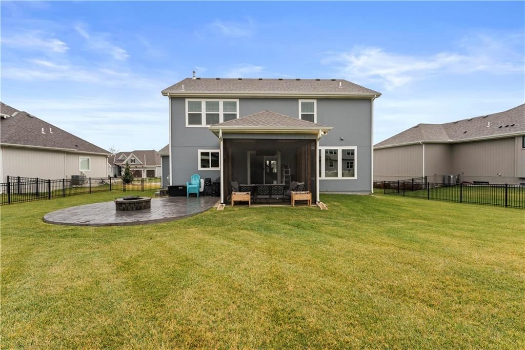 334 NW Ambersham Drive — photo 43