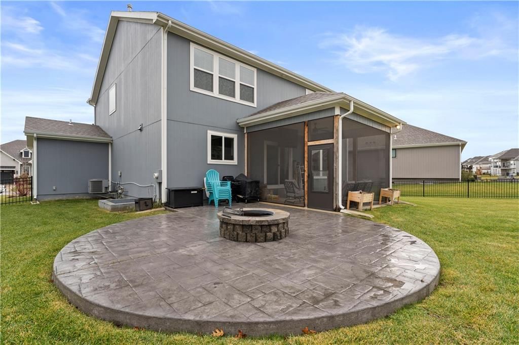 334 NW Ambersham Drive — photo 45