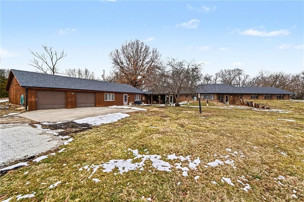 19190 State Avenue, Tonganoxie, KS