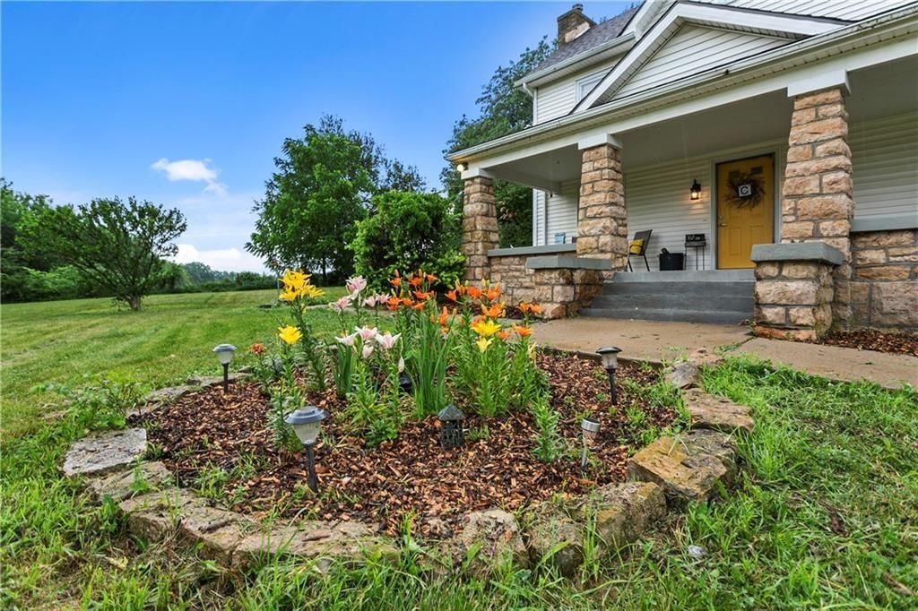 15975 Chieftain Road — photo 2