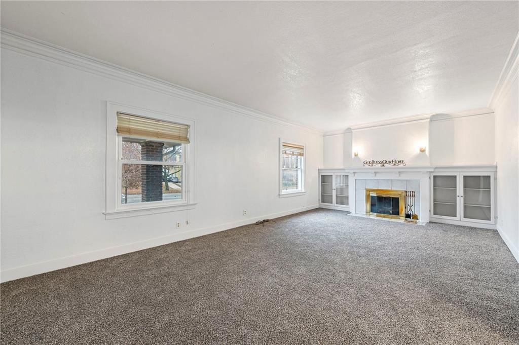 309 N VAN BRUNT Boulevard — photo 7