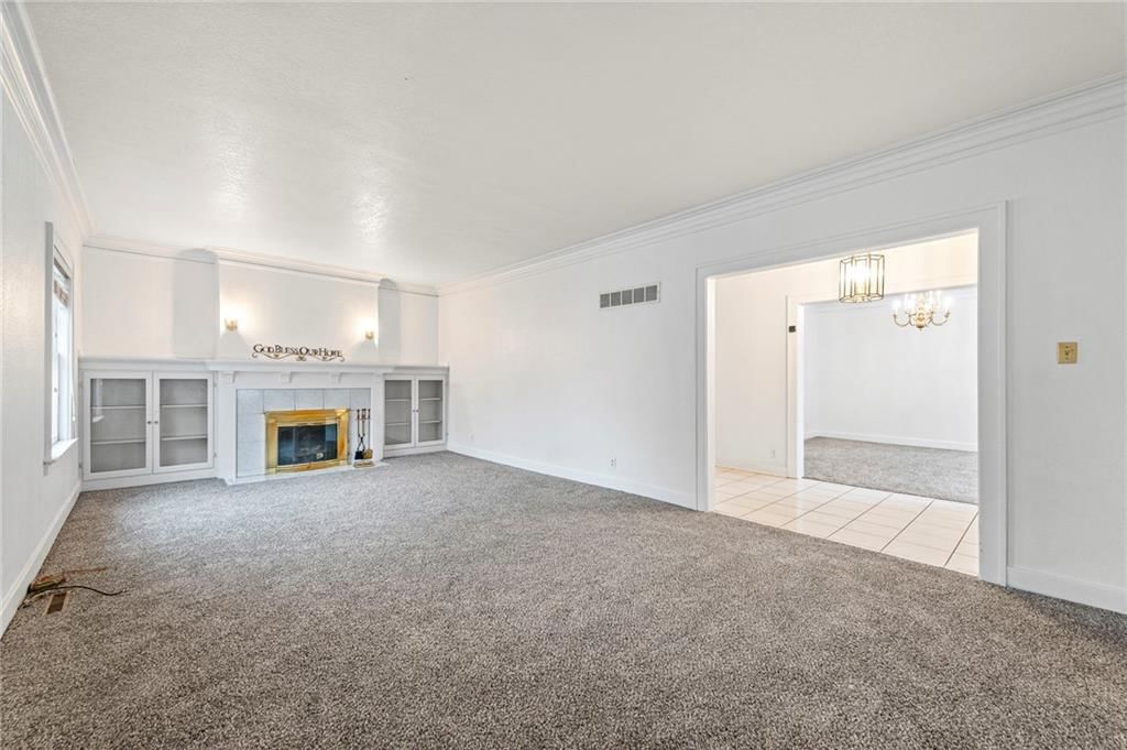 309 N VAN BRUNT Boulevard — photo 8