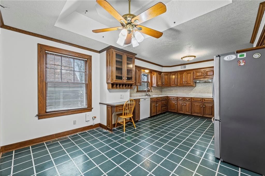 309 N VAN BRUNT Boulevard — photo 13