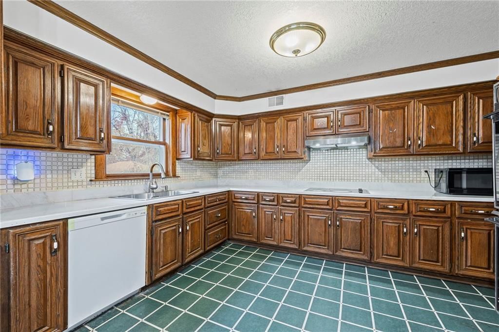 309 N VAN BRUNT Boulevard — photo 15