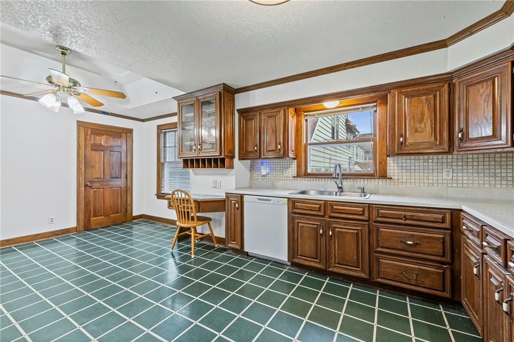 309 N VAN BRUNT Boulevard — photo 17