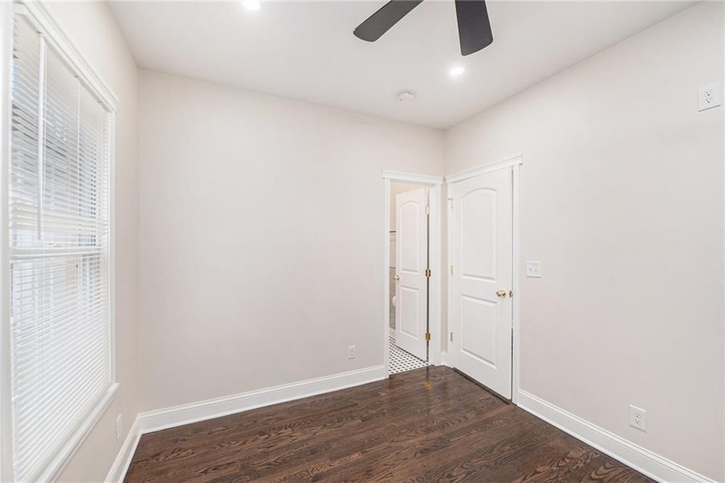 2330 Mersington Avenue — photo 6
