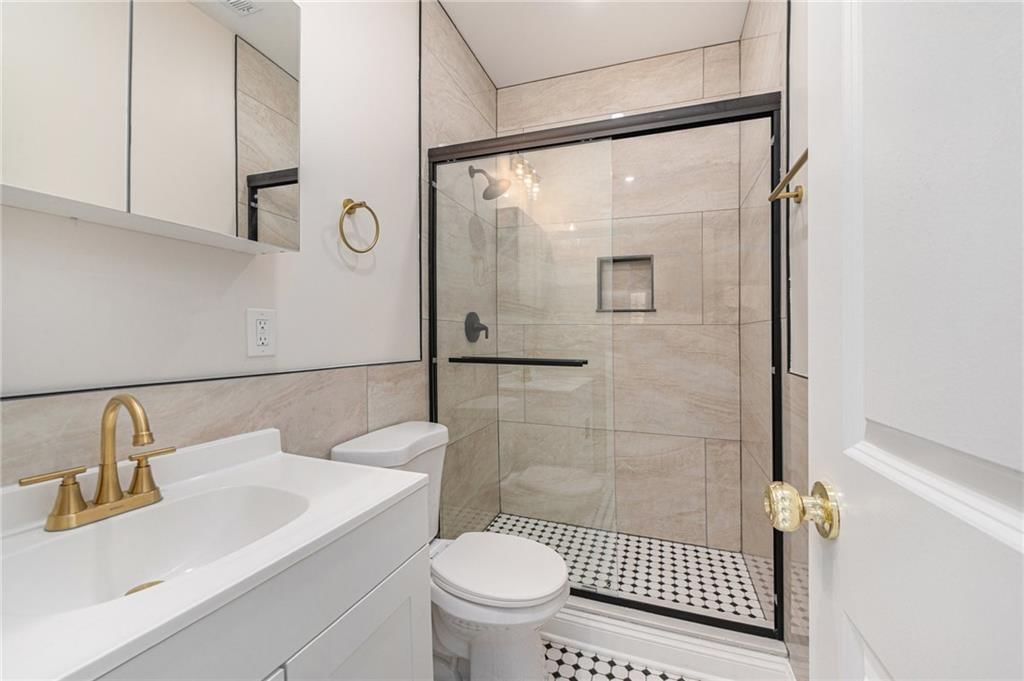 2330 Mersington Avenue — photo 7