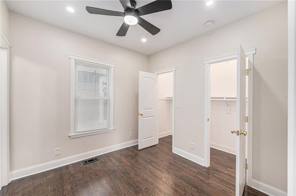 2330 Mersington Avenue — photo 8