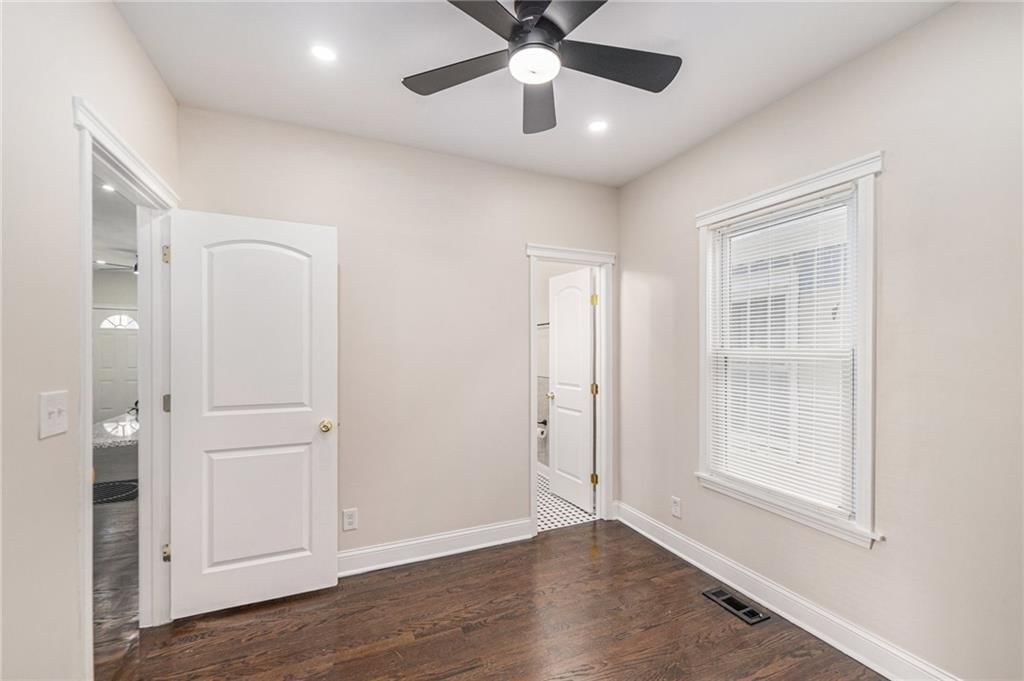 2330 Mersington Avenue — photo 9