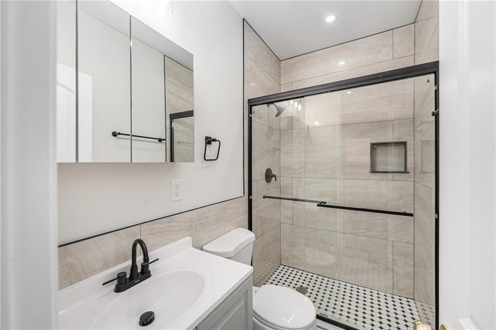 2330 Mersington Avenue — photo 10
