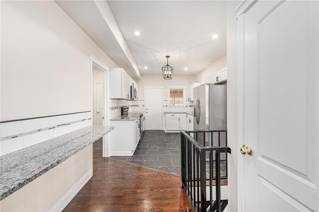 2330 Mersington Avenue — photo 11