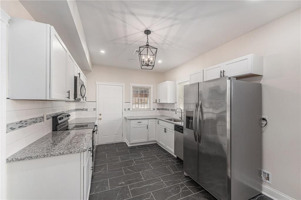 2330 Mersington Avenue — photo 12