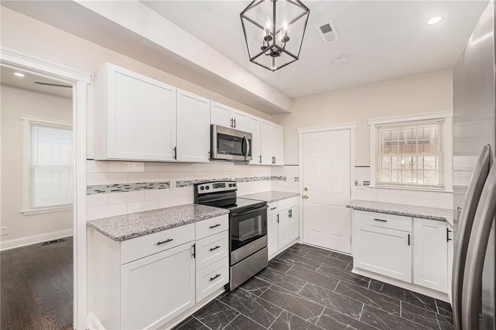 2330 Mersington Avenue — photo 13
