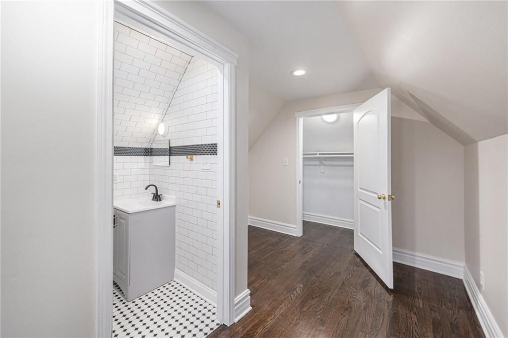 2330 Mersington Avenue — photo 19