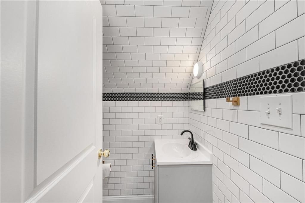 2330 Mersington Avenue — photo 20