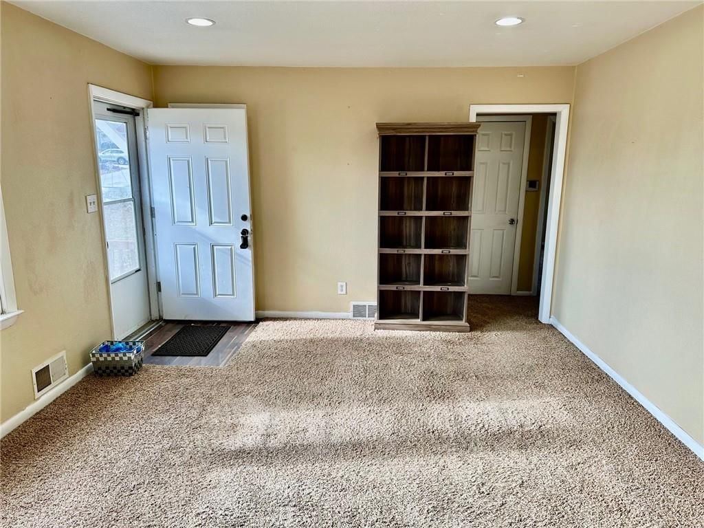 4720 NE 47th Street — photo 2