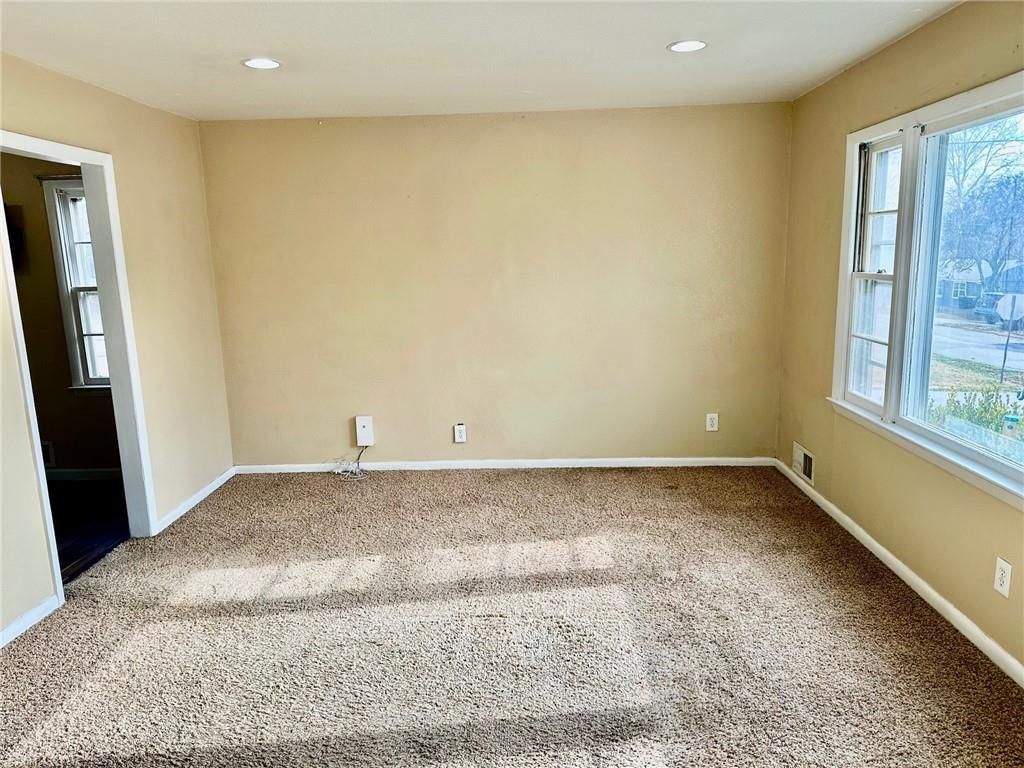4720 NE 47th Street — photo 3