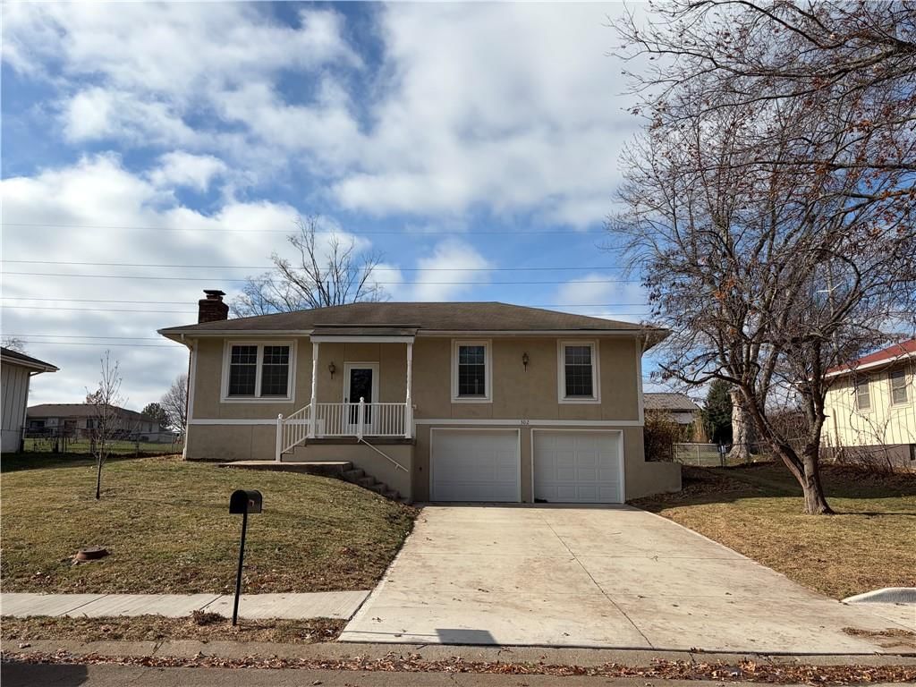 302 NW Shamrock Avenue — photo 2