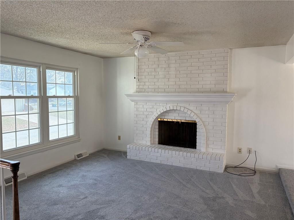 302 NW Shamrock Avenue — photo 3