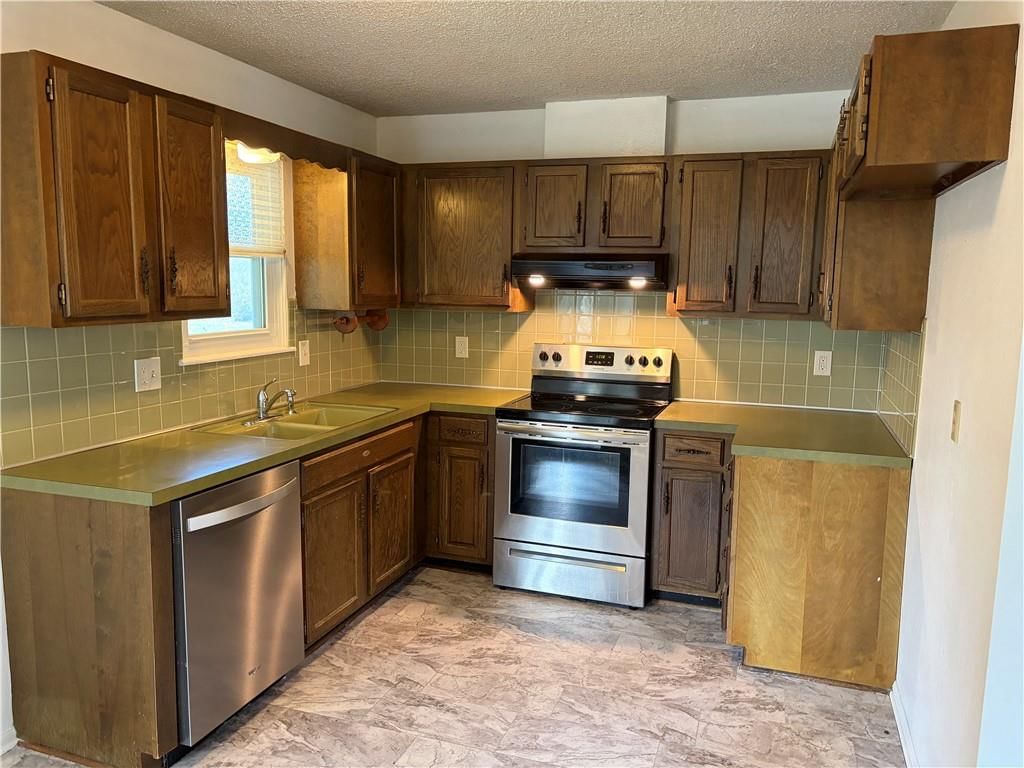 302 NW Shamrock Avenue — photo 8
