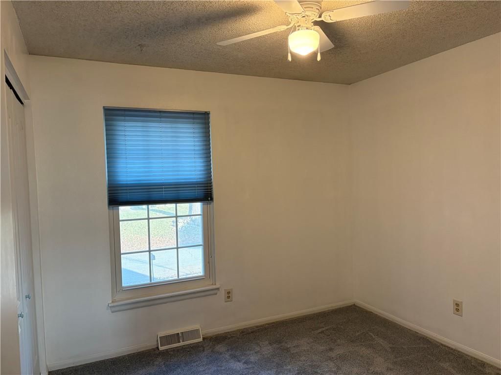302 NW Shamrock Avenue — photo 15
