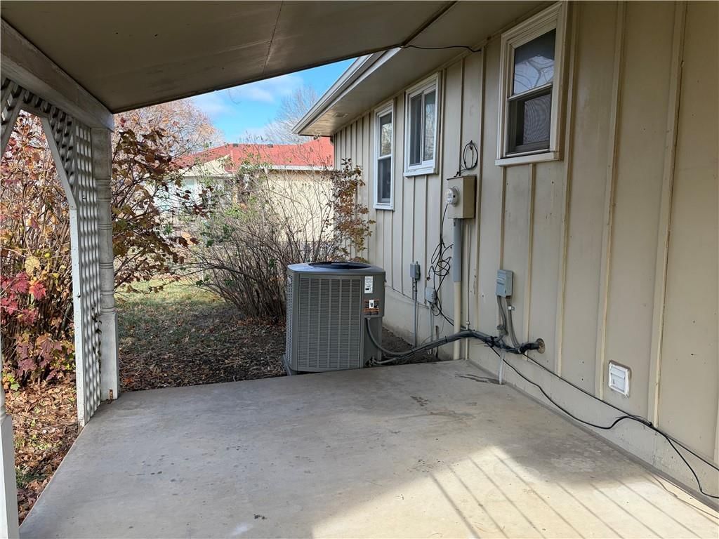 302 NW Shamrock Avenue — photo 20