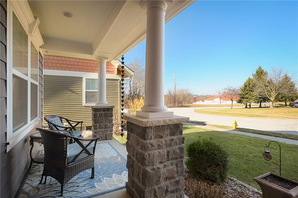 3352 SW Arena Drive — photo 2