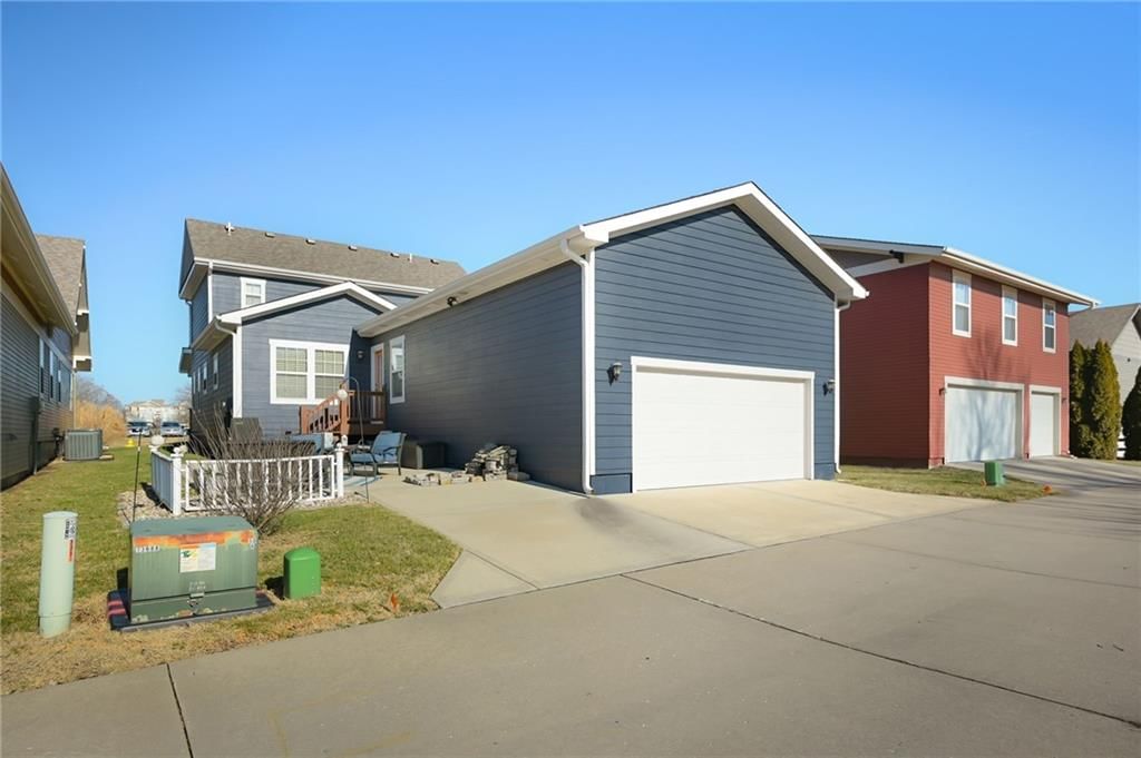 3352 SW Arena Drive — photo 32