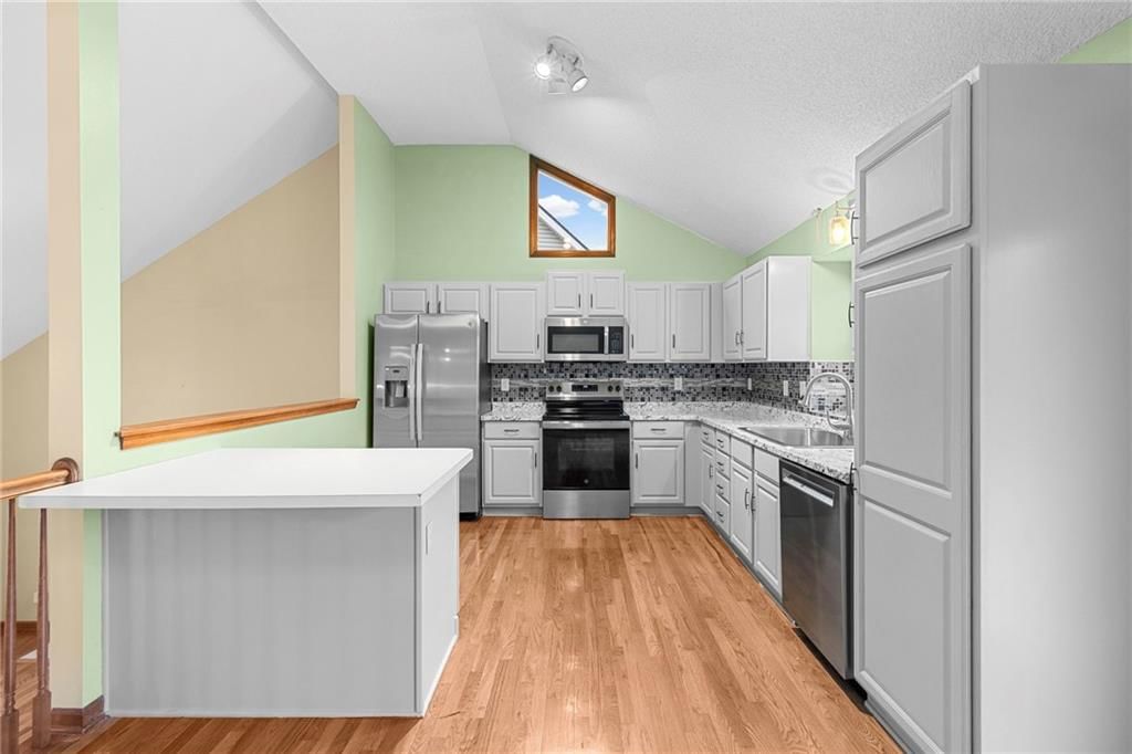 828 Black Oak Drive — photo 9