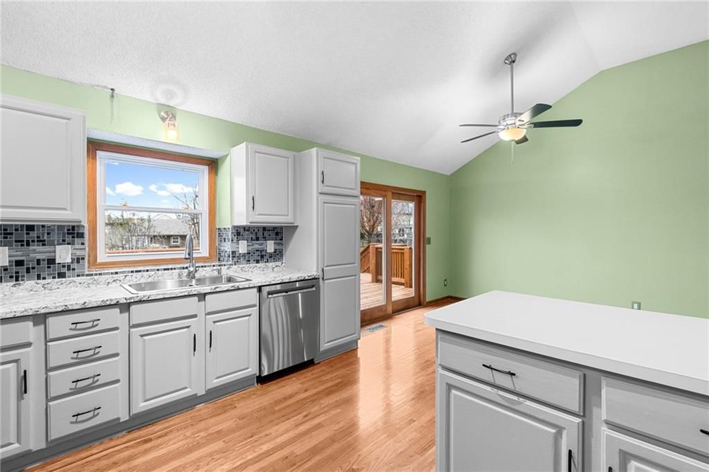 828 Black Oak Drive — photo 10