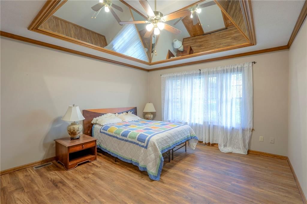 305 E Partridge Avenue — photo 18