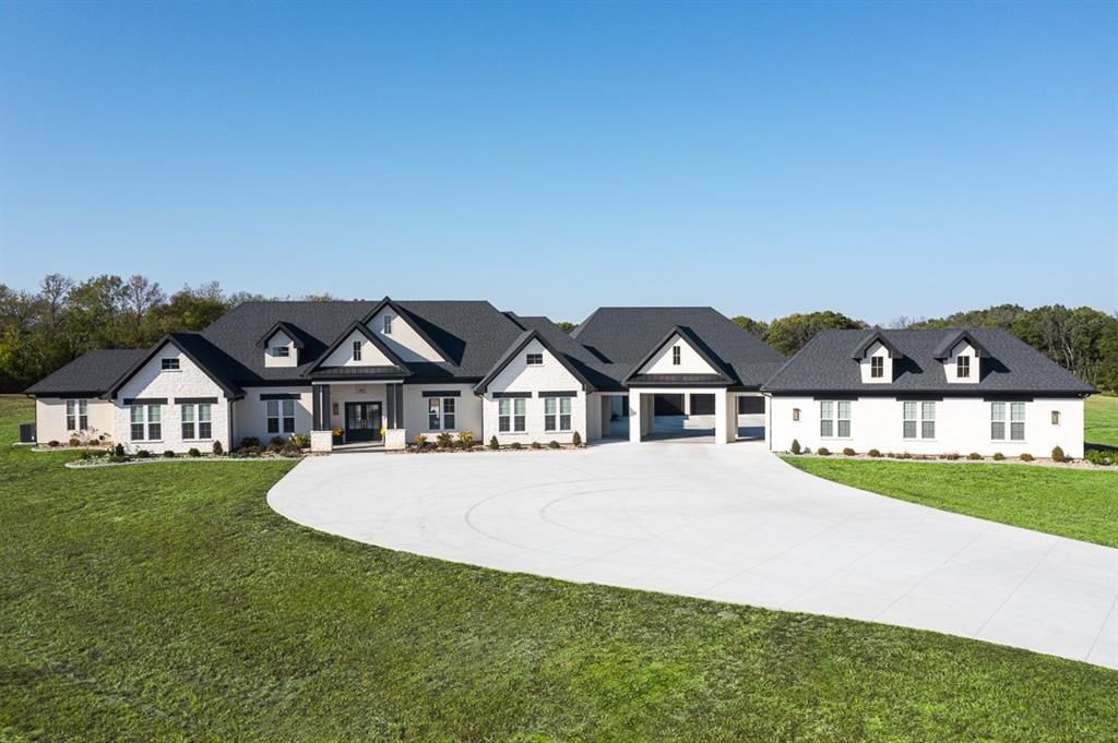 23054 Mclouth Road, Tonganoxie, KS