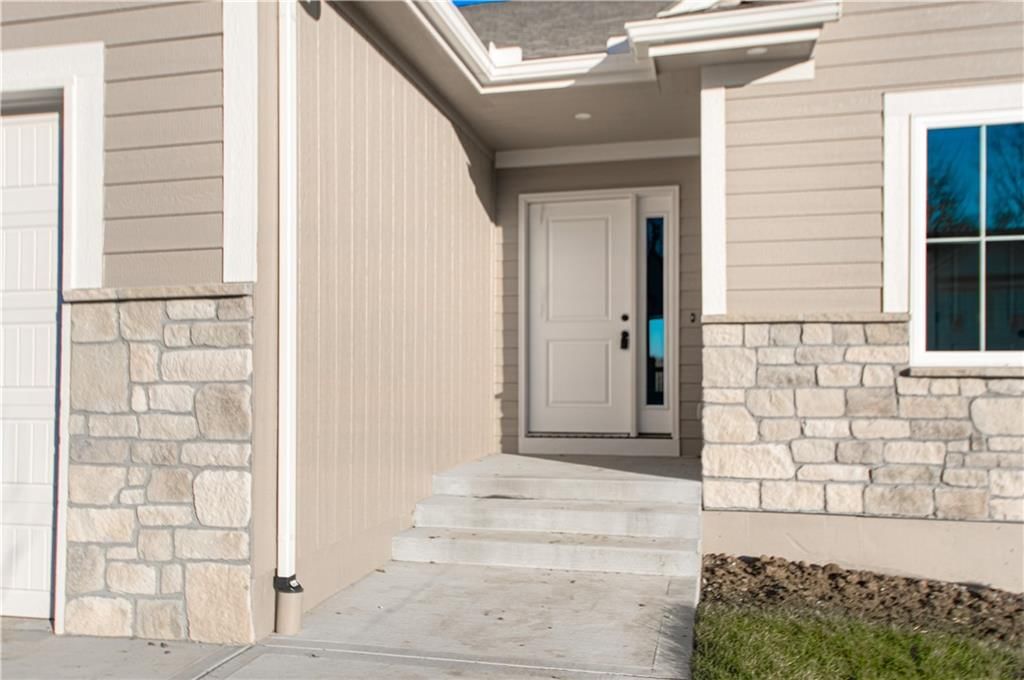 1317 N Holland Court — photo 2