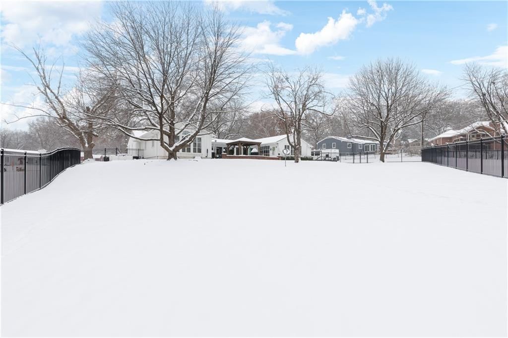 801 E Red Road — photo 37