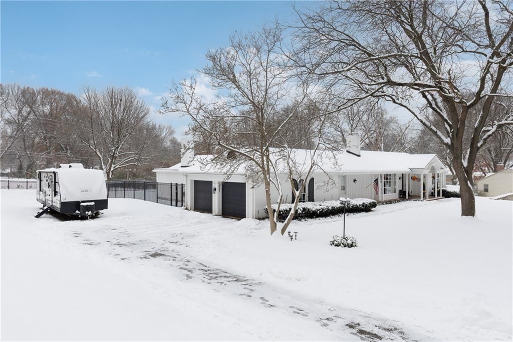 801 E Red Road — photo 38